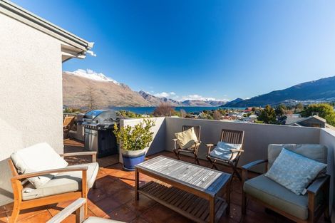 Photo of property in 4 Cedar Drive, Kelvin Heights, Queenstown, 9300