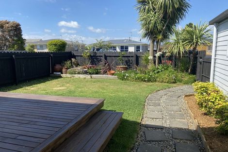 Photo of property in 8 Paterson Avenue, Pukekohe, 2120