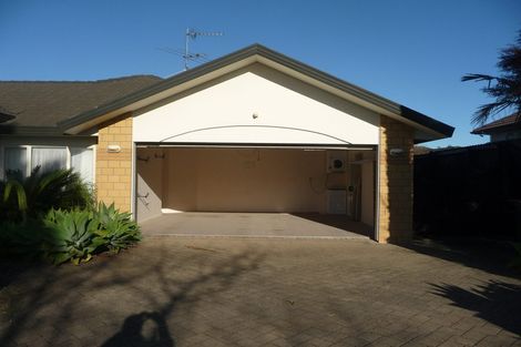 Photo of property in 4 Ballyroney Place, East Tamaki, Auckland, 2013