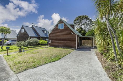 Photo of property in 19 Caspian Close, New Lynn, Auckland, 0600