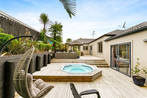 Photo of property in 13 Berkshire Terrace, Massey, Auckland, 0614