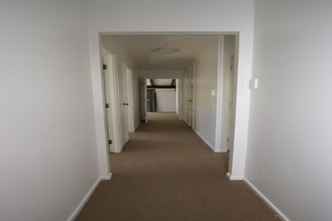 Photo of property in 2/19 Erica Road, Sunnynook, Auckland, 0620