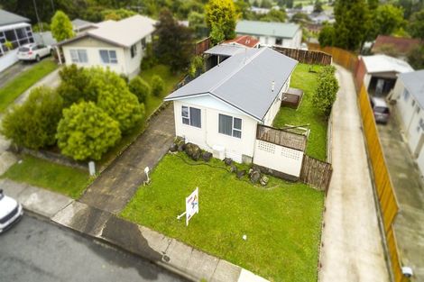Photo of property in 28 Vista Crescent, Maoribank, Upper Hutt, 5018
