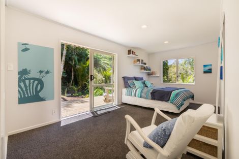 Photo of property in 2a Warner Park Avenue, Laingholm, Auckland, 0604