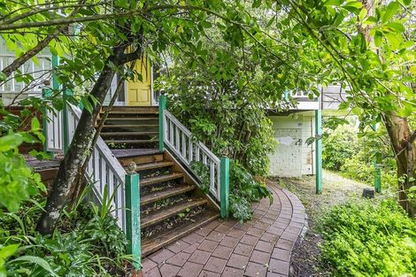 Photo of property in 39 Garden Road, Northland, Wellington, 6012