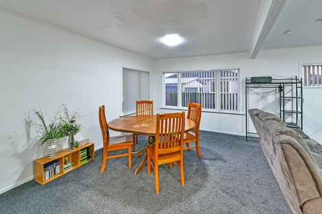 Photo of property in 2/49 Sutton Crescent, Papakura, 2110