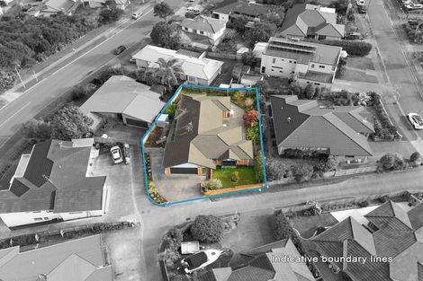 Photo of property in 20 Mackwell Road, Fairview Heights, Auckland, 0632