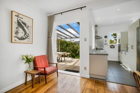 Photo of property in 16 Wainoni Avenue, Point Chevalier, Auckland, 1022