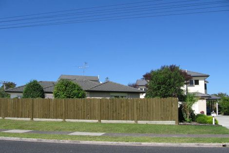 Photo of property in 2b Law Street, Torbay, Auckland, 0630