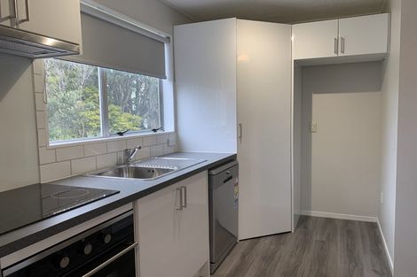 Photo of property in 2/200 Dowse Drive, Maungaraki, Lower Hutt, 5010