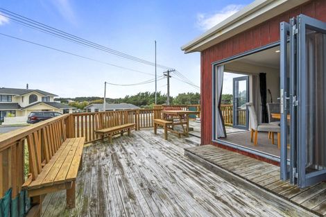 Photo of property in 4 Trafalgar Street, Foxton Beach, Foxton, 4815