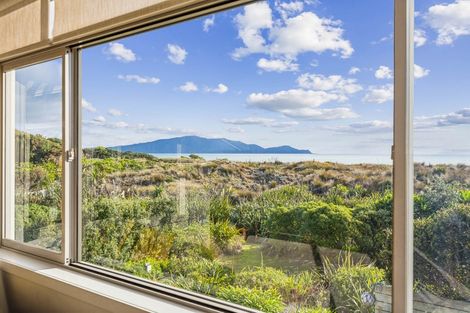 Photo of property in 33 Marram Way, Peka Peka, Waikanae, 5391