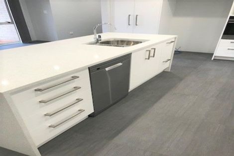 Photo of property in 37 Riverglade Parkway, Te Atatu South, Auckland, 0610