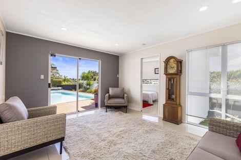 Photo of property in 100 Bramley Drive, Farm Cove, Auckland, 2012