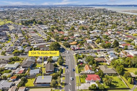 Photo of property in 104 Te Atatu Road, Te Atatu South, Auckland, 0610