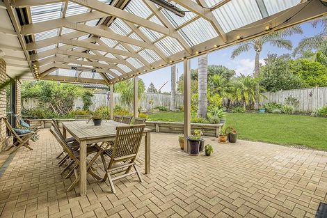 Photo of property in 70 Lothian Brae, Wattle Downs, Auckland, 2103