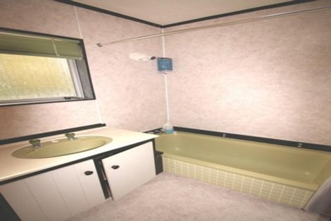 Photo of property in 20 Styca Place, Sunnyvale, Auckland, 0612