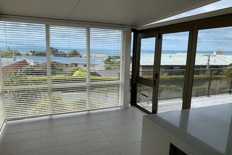 Photo of property in 1/91 Aberdeen Road, Castor Bay, Auckland, 0620