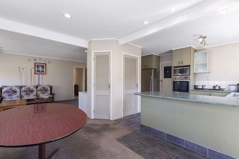 Photo of property in 8 John Dee Crescent, Red Beach, 0932