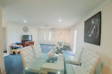 Photo of property in 15 Stellata Court, Randwick Park, Auckland, 2105