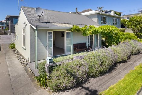 Photo of property in 160 Molesworth Street, New Plymouth, 4312
