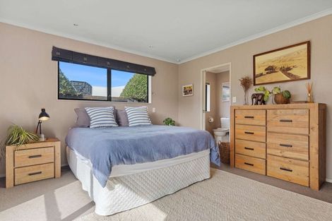 Photo of property in 11 Gibson Place, Papamoa Beach, Papamoa, 3118