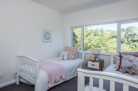 Photo of property in 28 Curtis Street, Northland, Wellington, 6012