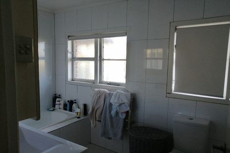 Photo of property in 32 Golf Road, New Lynn, Auckland, 0600