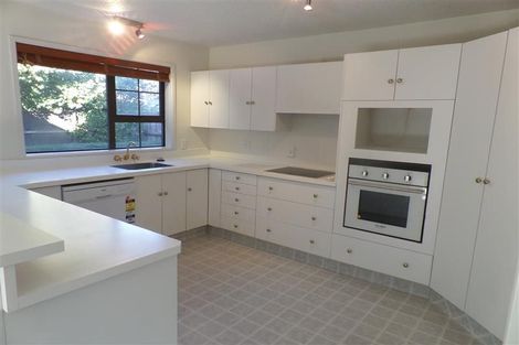 Photo of property in 5 Broadfell Avenue, Avonhead, Christchurch, 8042