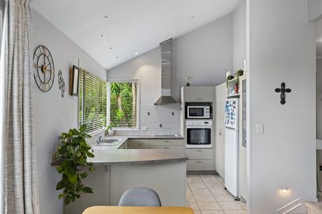 Photo of property in 12 Jelas Road, Red Beach, 0932