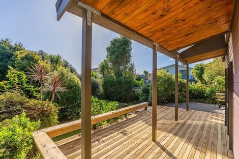 Photo of property in 6 Frimley Terrace, Waikanae Beach, Waikanae, 5036