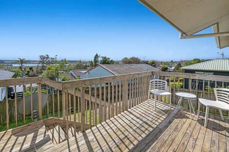 Photo of property in 1/3 Jumento Place, Unsworth Heights, Auckland, 0632