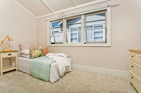 Photo of property in 2/65 Shakespeare Road, Milford, Auckland, 0620