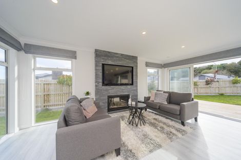 Photo of property in 28 Serenity Crescent, Kelvin Grove, Palmerston North, 4414