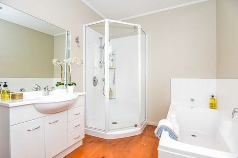 Photo of property in 36 Edgeworth Road, Glenfield, Auckland, 0629