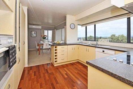 Photo of property in 121 Luckens Road, West Harbour, Auckland, 0618