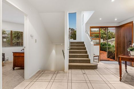 Photo of property in 2/24 Carlisle Road, Browns Bay, Auckland, 0630