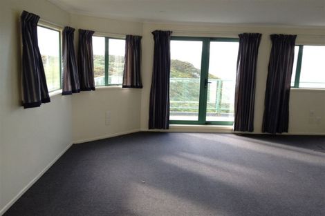 Photo of property in 9d Edgecombe Street, Newlands, Wellington, 6037