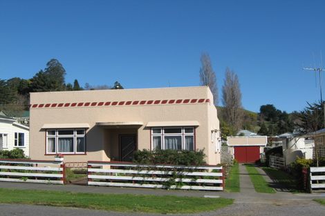 Photo of property in 28 Milne Street, Hunterville, 4730