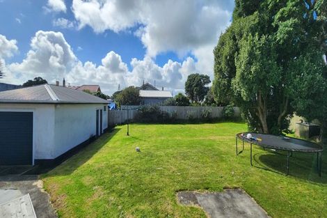 Photo of property in 43 Fox Street, Opunake, 4616