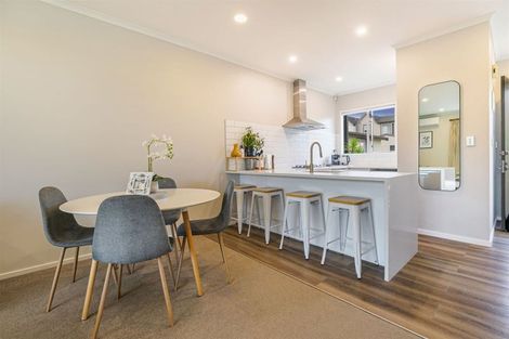 Photo of property in 9s Clearwater Cove, West Harbour, Auckland, 0618