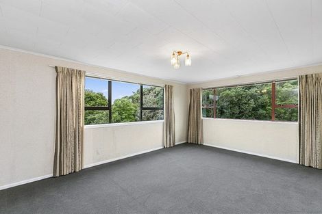 Photo of property in 4 Bloomsbury Grove, Newlands, Wellington, 6037