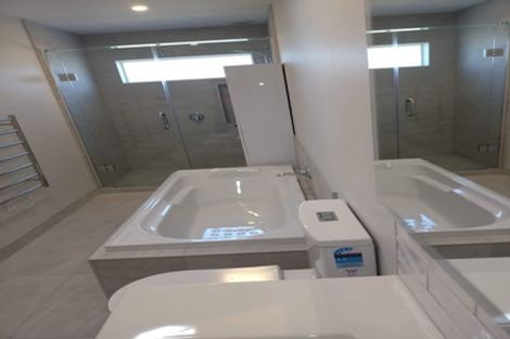 Photo of property in 39a Tui Glen Road, Birkenhead, Auckland, 0626