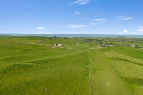 Photo of property in 177 Rehutai Road, Baylys Beach, 0377