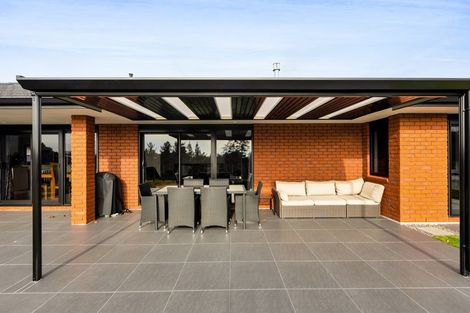 Photo of property in 8 Greenridge Lane, Merrilands, New Plymouth, 4312