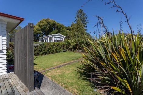 Photo of property in 126 Archibald Road, Kelston, Auckland, 0602