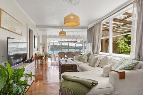 Photo of property in 77 Wallis Street, Raglan, 3225