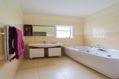 Photo of property in 11 Mortlake Street, Islington, Christchurch, 8042