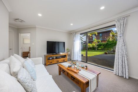 Photo of property in 6 Lough Derg Place, Pinehill, Auckland, 0632
