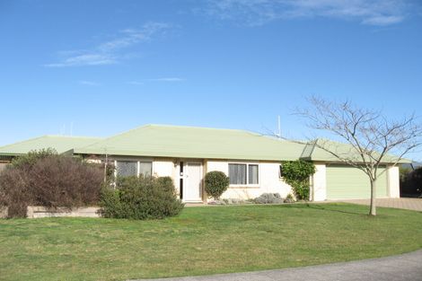 Photo of property in 23 Aldershot Place, Nawton, Hamilton, 3200